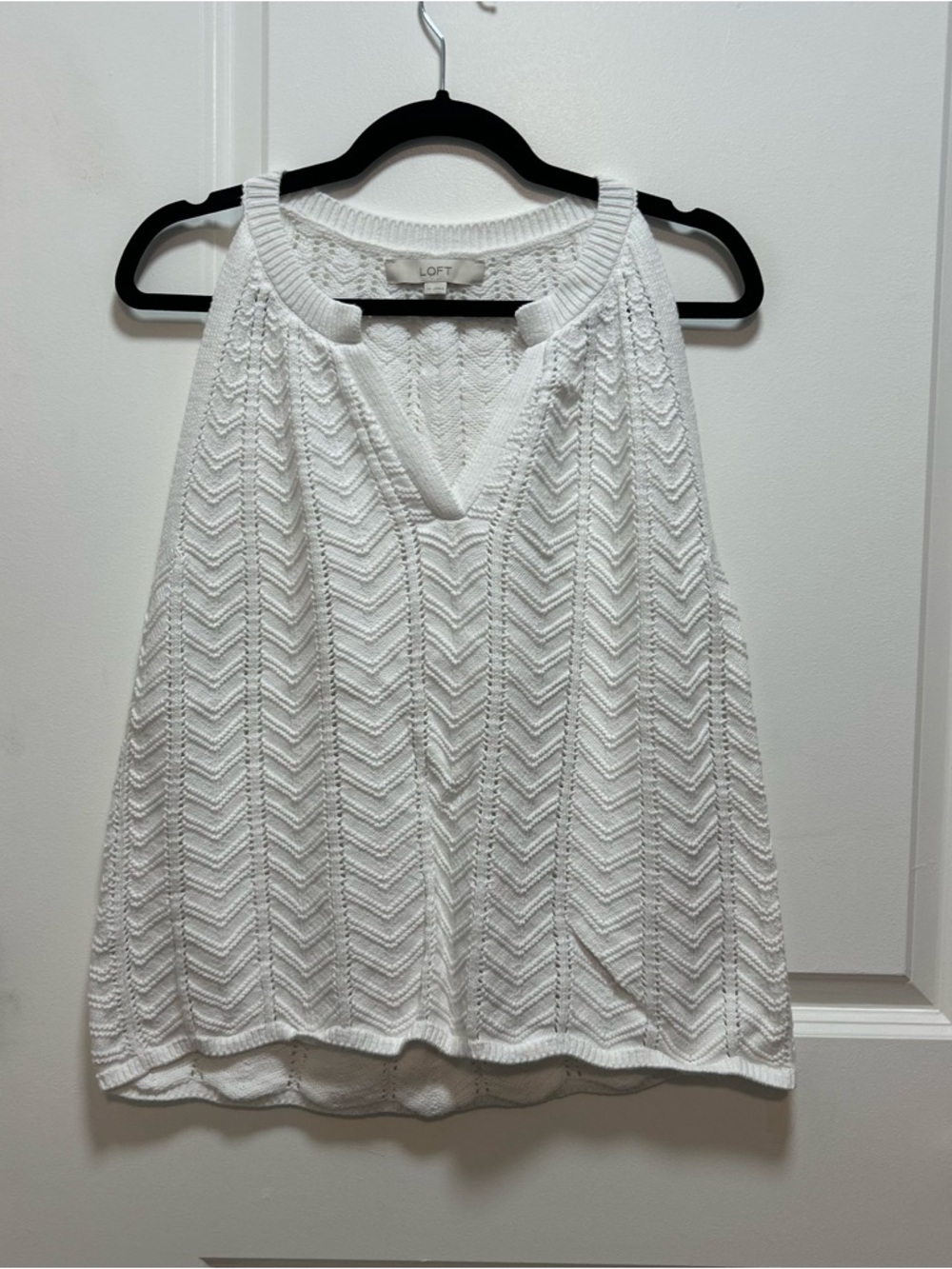 LOFT White Knit Chevron V-Neck Sleeveless Shell